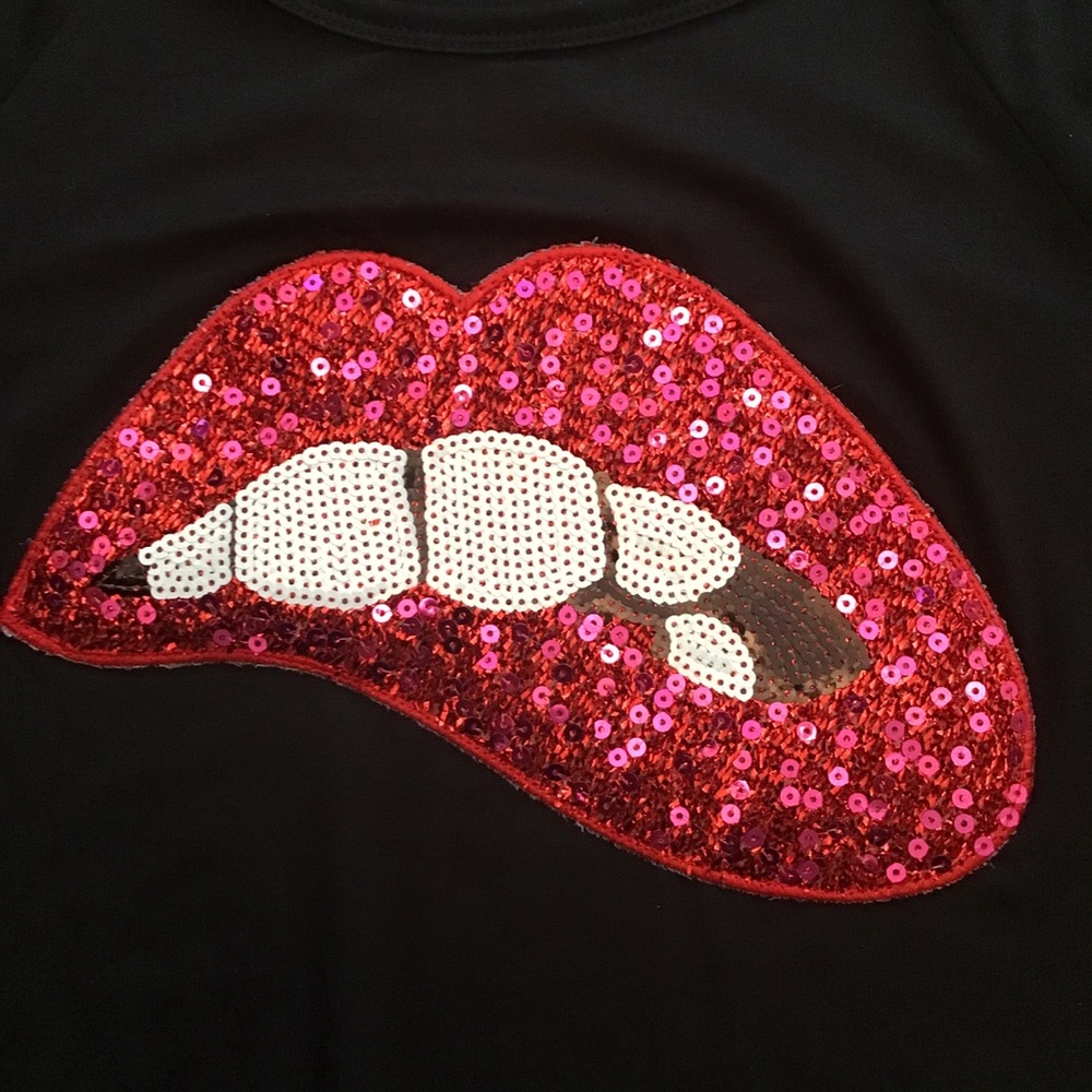 EDGY  “LIP BITE” SEQUINED TOP - Picture 7 of 15